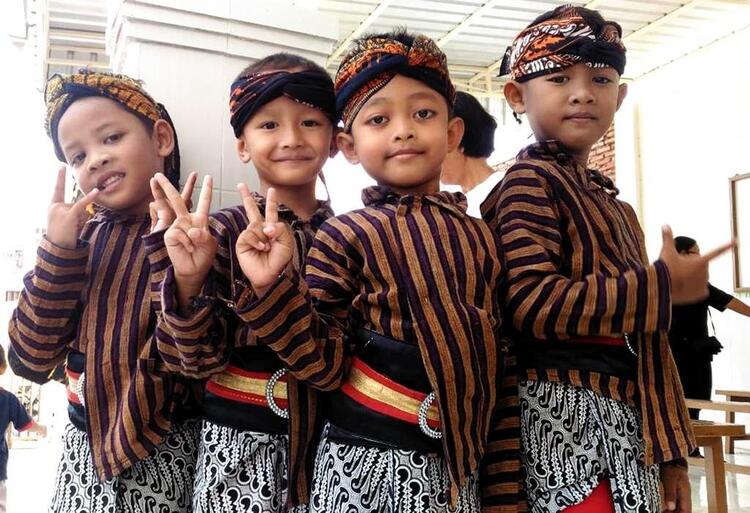 Beskap n senyum