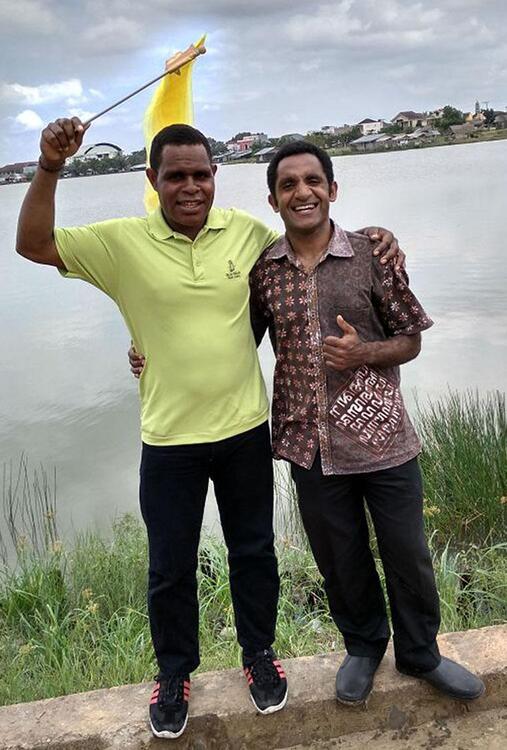 Papua bersenyum